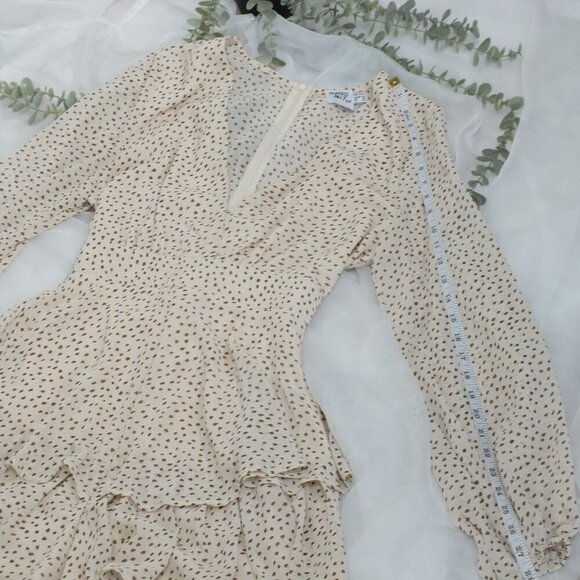 PRINCESS POLLY Women Beige STRING OF LOVE ROMPER Tie Zip Sheer V-Neck Size 10 - Picture 7 of 12